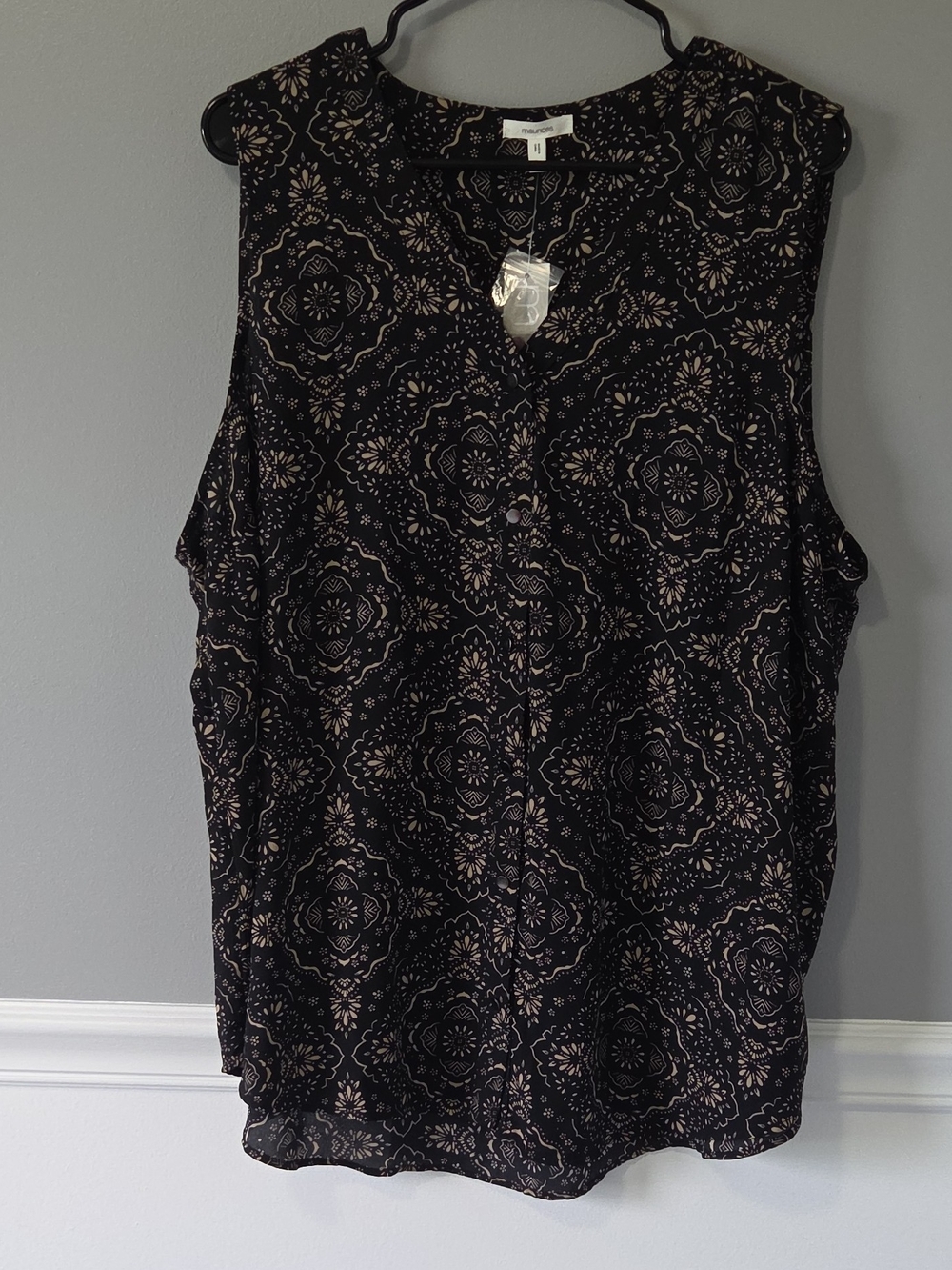 Sleeveless Printed V-Neck Blouse - Black with Beige Tan Pattern Button Front 2X